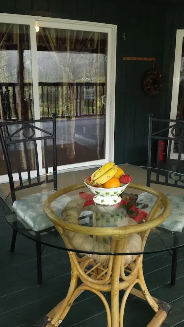 Aloha Crater Lodge and Lava Tube