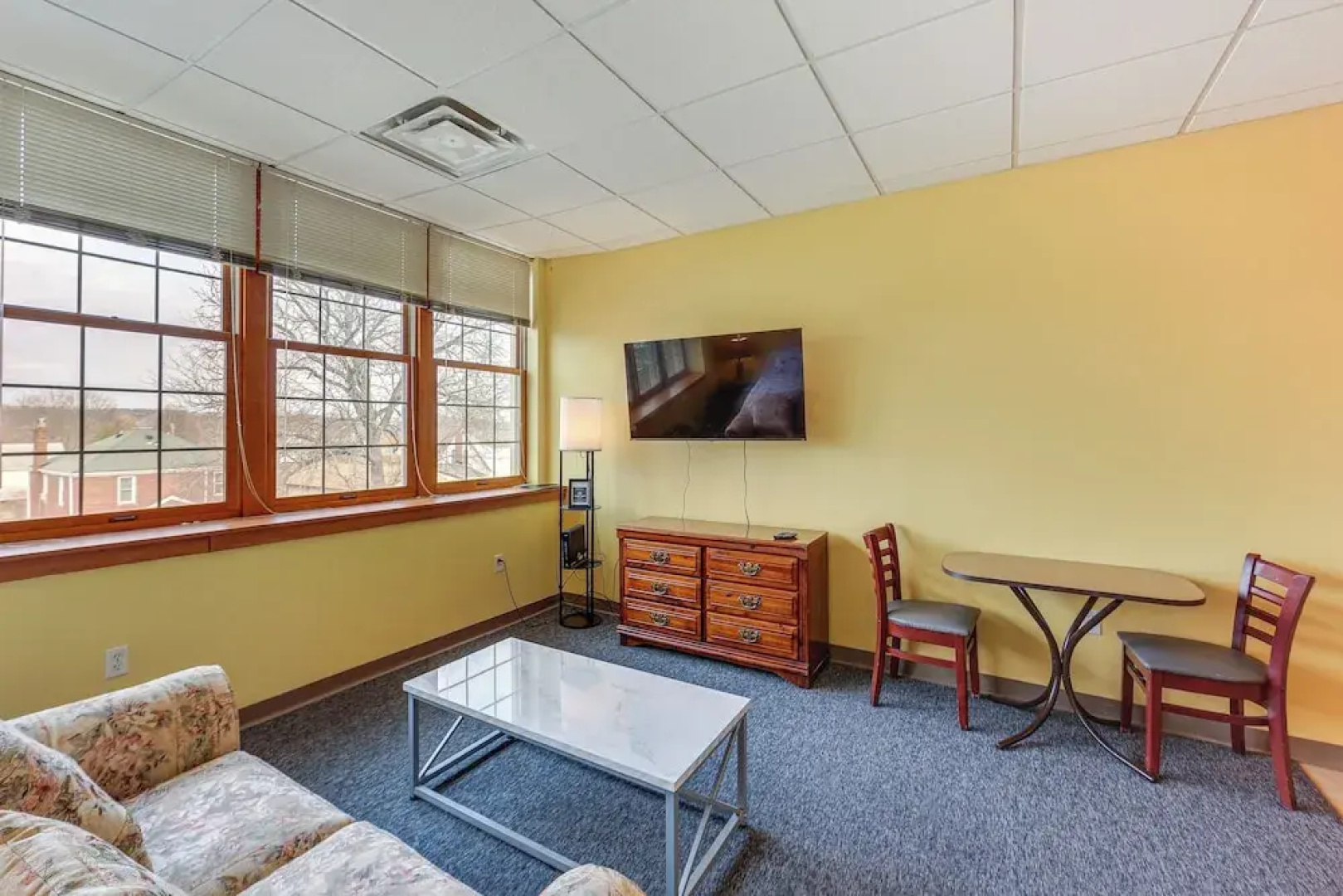 1 Mi to Allegheny River: New Kensington Studio!