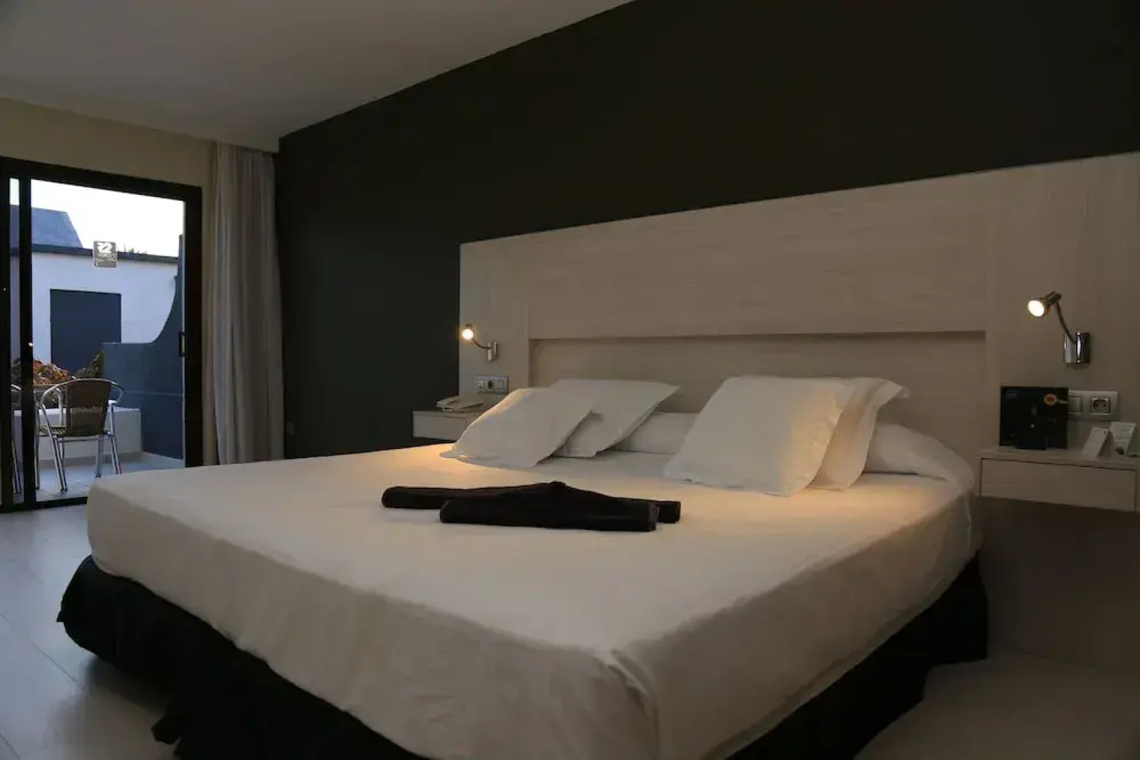 R2 Romantic Fantasia Dreams & Suites Hotel