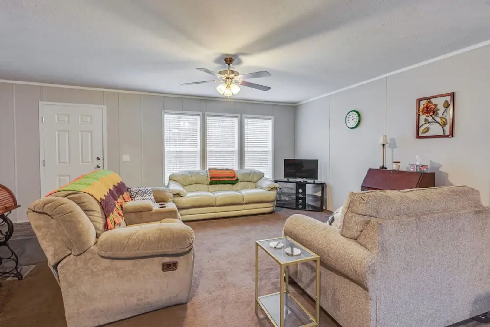 Pet-friendly Home ~ 10 Mi to Hocking Hills!