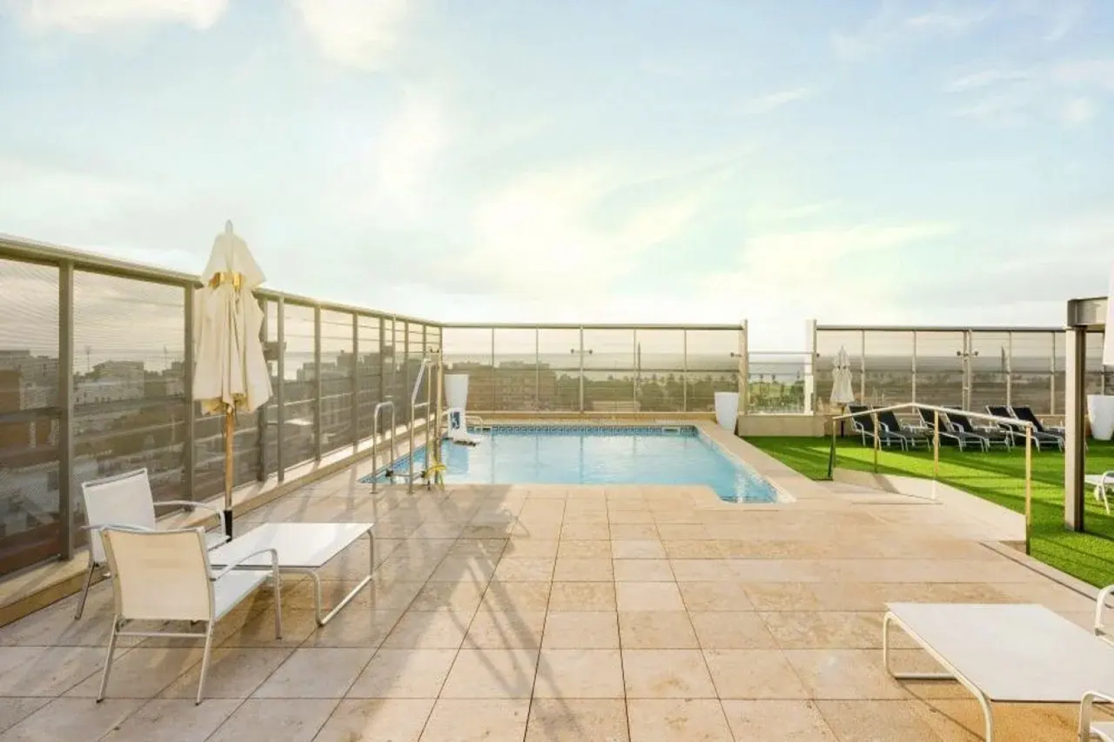 Отель ILUNION Barcelona