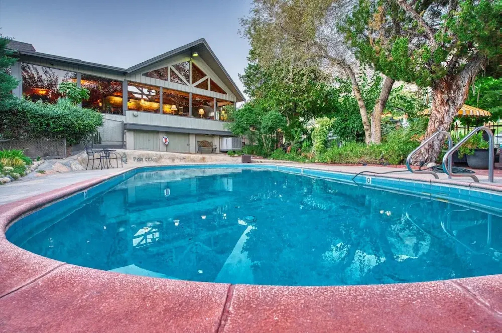 Piazza's Pine Cone Inn