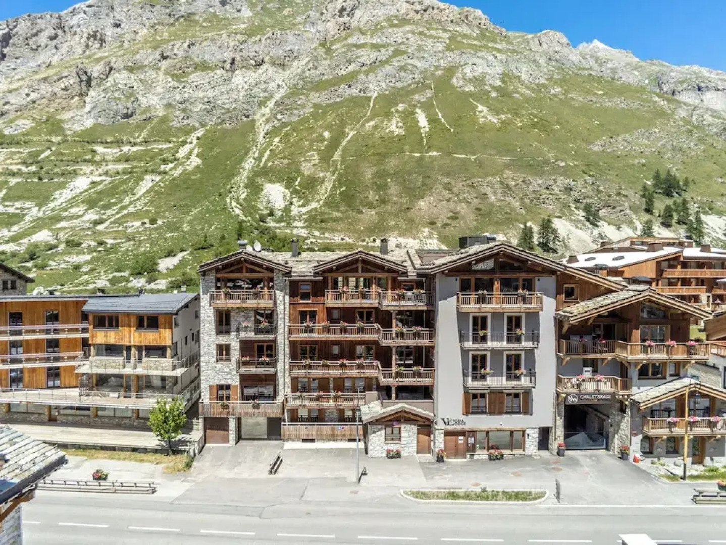 Victoria Lodge, Friendly Hotel