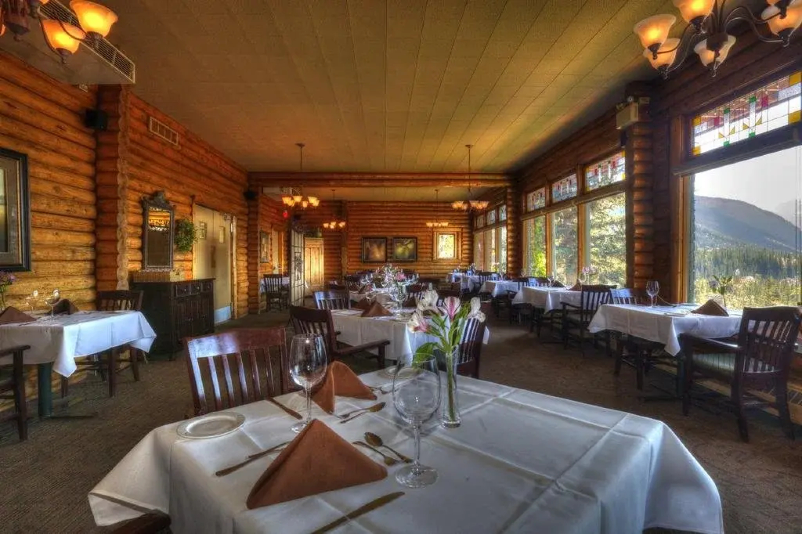 Overlander Mountain Lodge