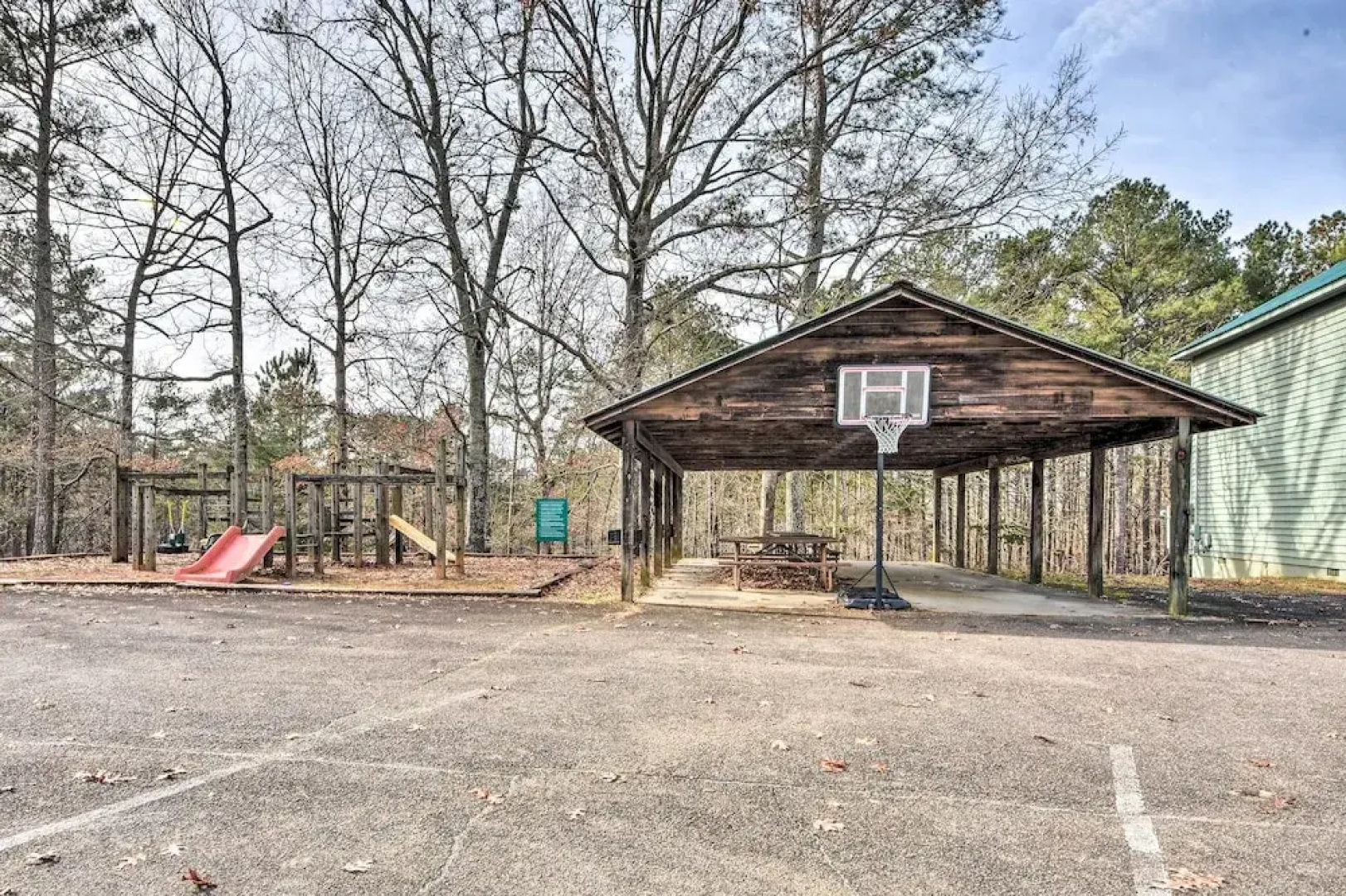 Upscale Coosawattee Cabin w/ Hot Tub & Fire Pit!