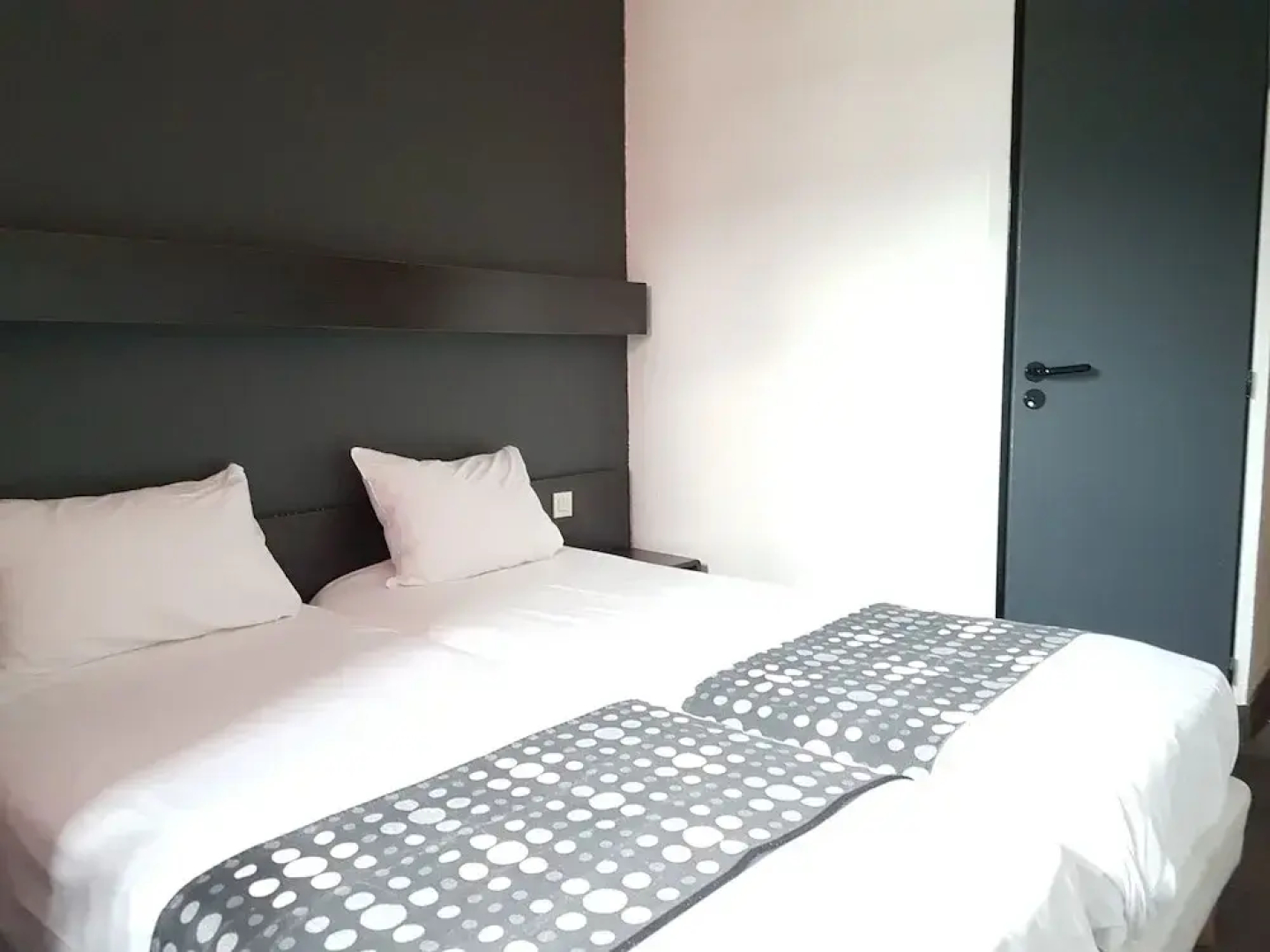 Brit Hotel Baillet en France