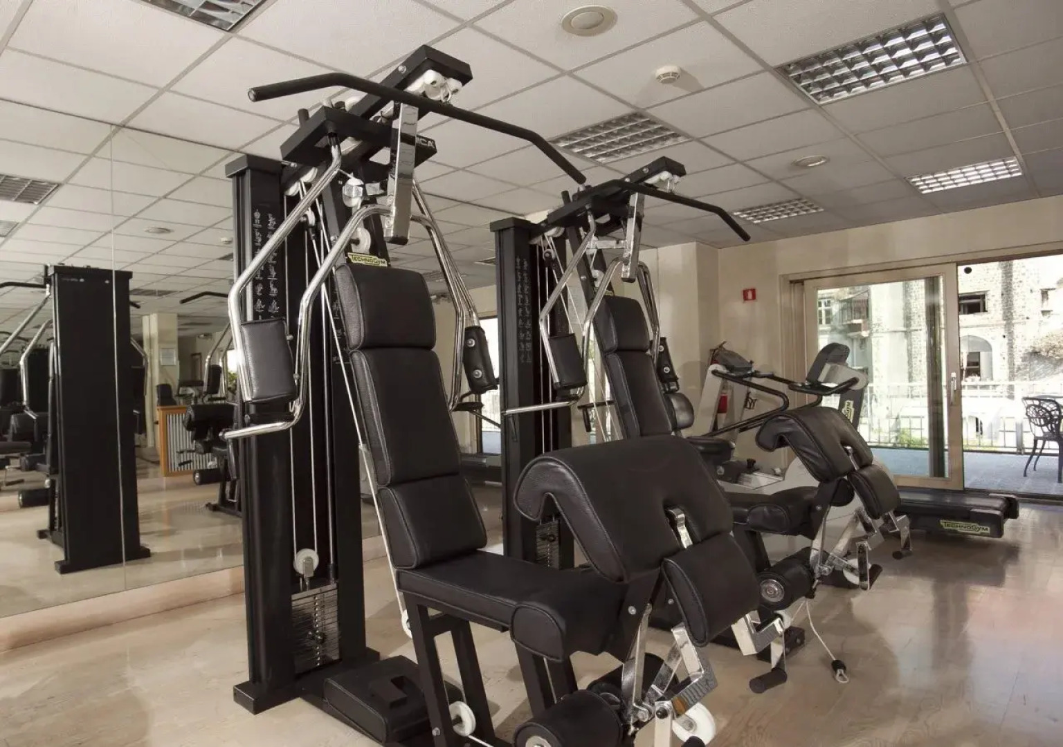 Отель Royal Continental Hotel Naples