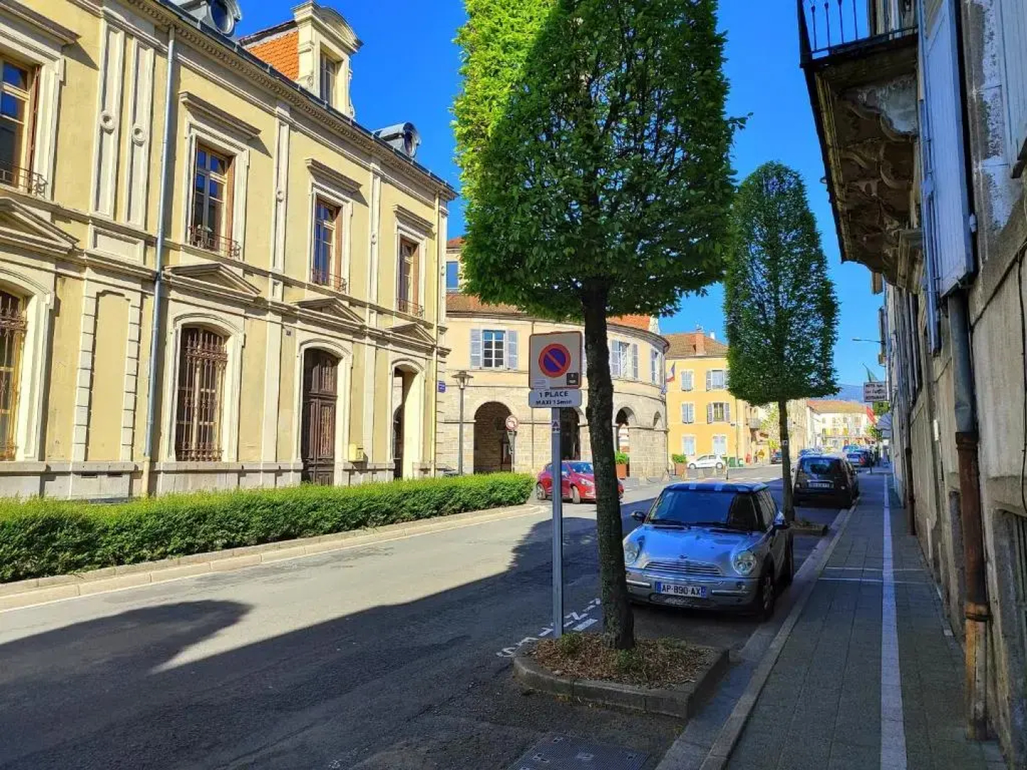 Chaleureuse maison de ville à côté de la mairie ronde