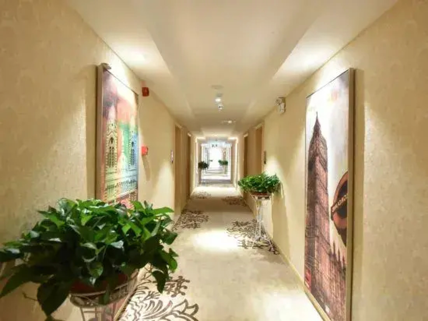 Vienna Hotel (Shou County Jingrun Central City)