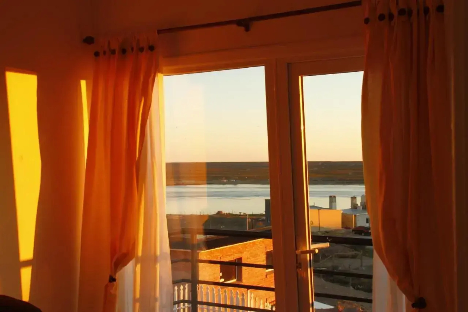 Tower Rock Puerto Deseado Superior