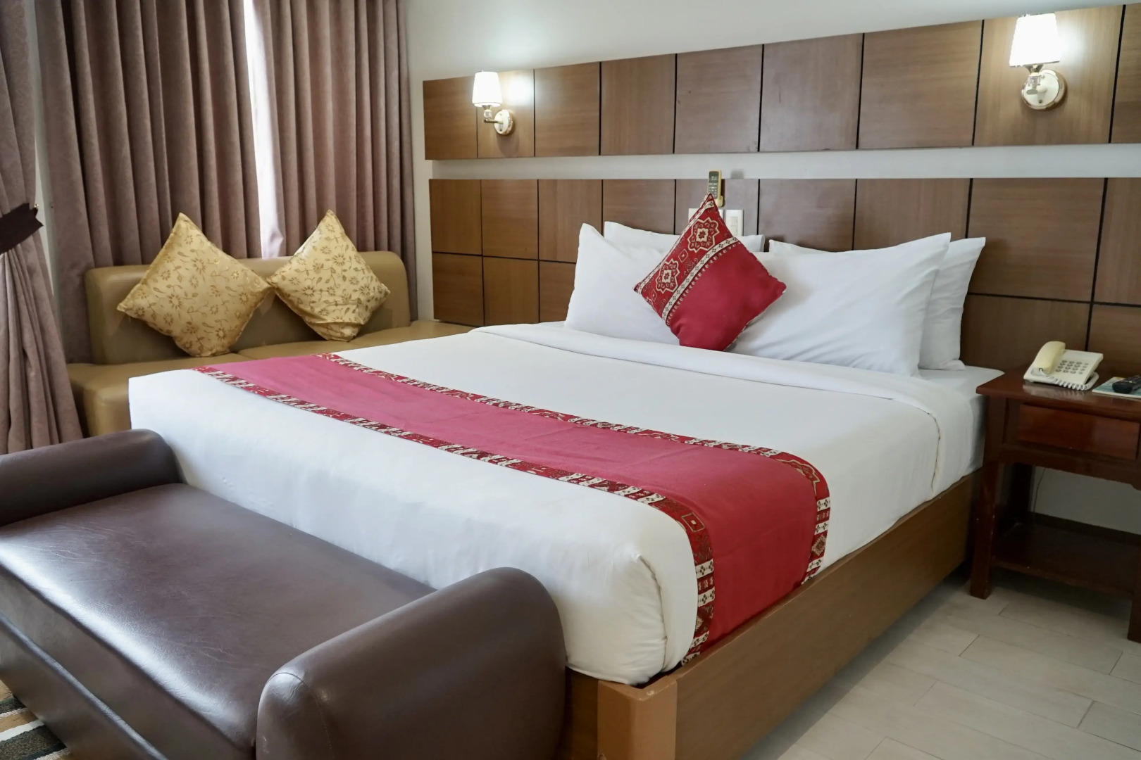 The Pinnacle Hotel and Suites