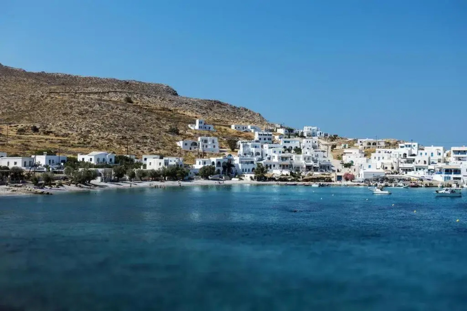 Family house by the seaside of Karavostasis