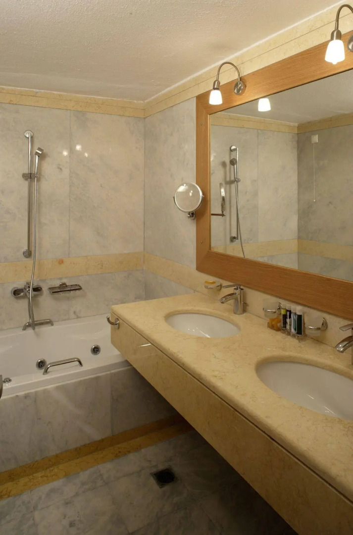 Cape Kanapitsa Hotel & Suites