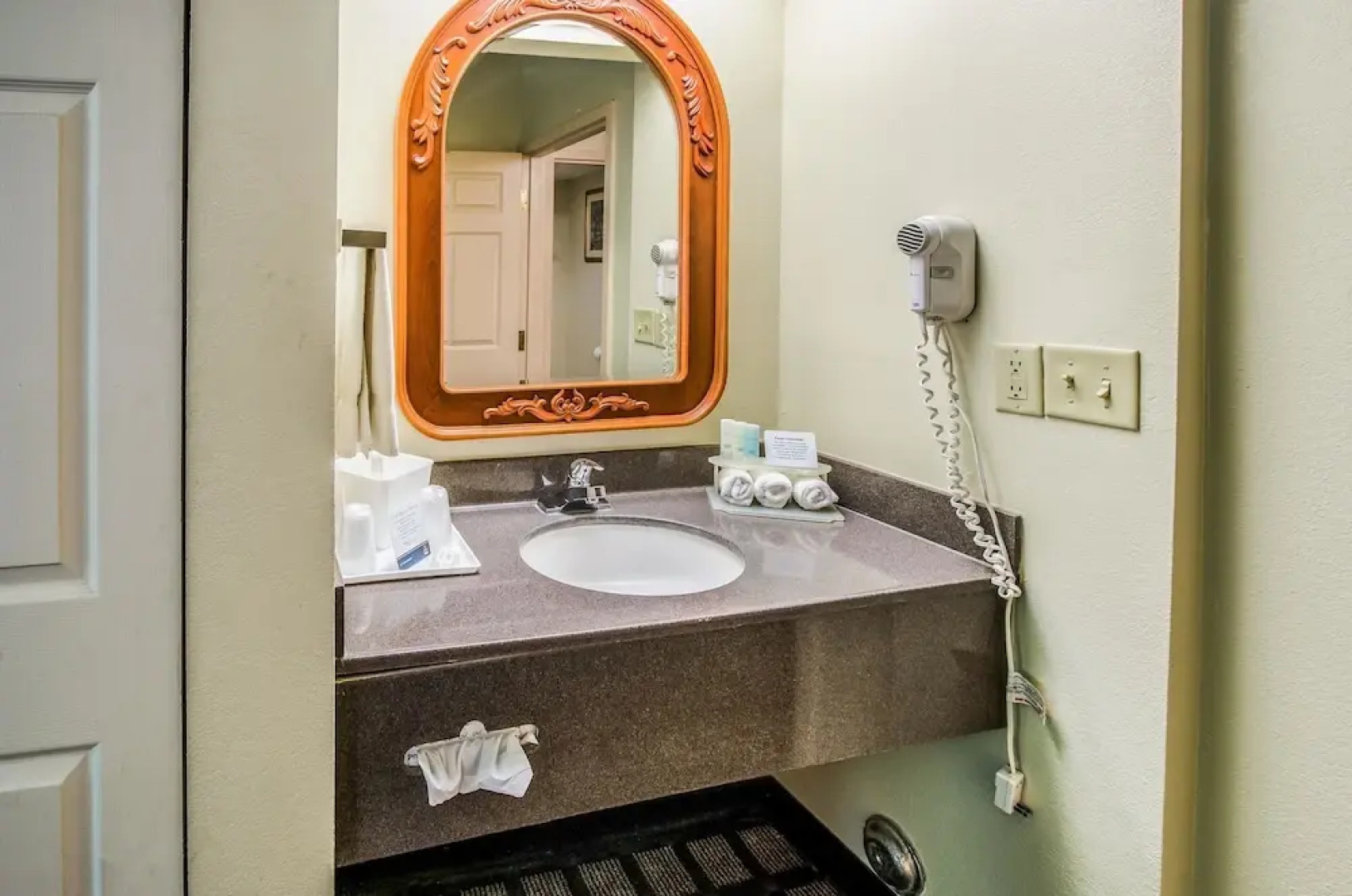 Clarion Suites Conference Center near I-95