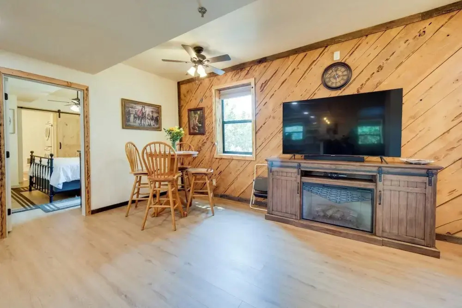 Steps to C Street & Saloons! Virginia City Getaway