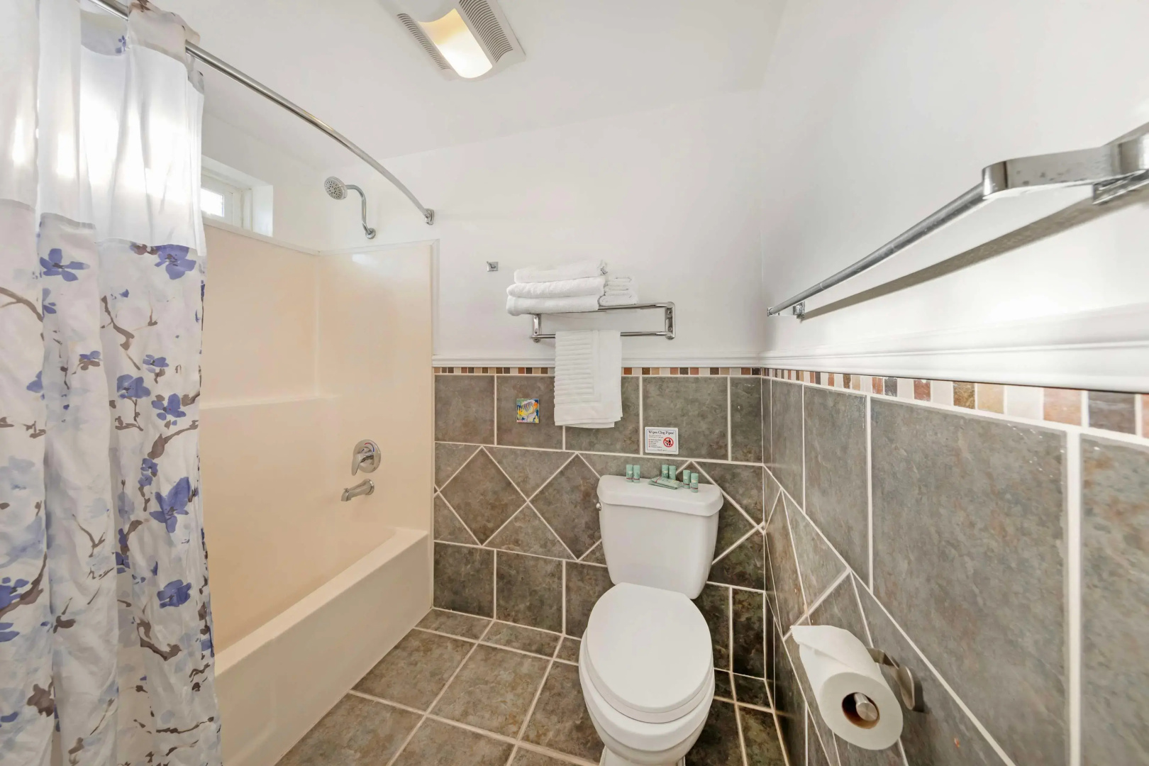 Best Western Harbour Inn & Suites Huntington - Sunset Beach