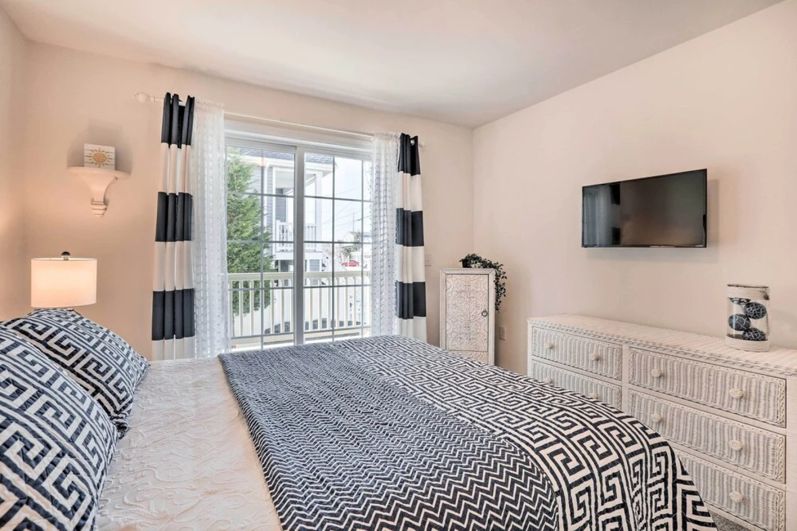 Bright & Airy Condo - Walk to Ortley Beach!