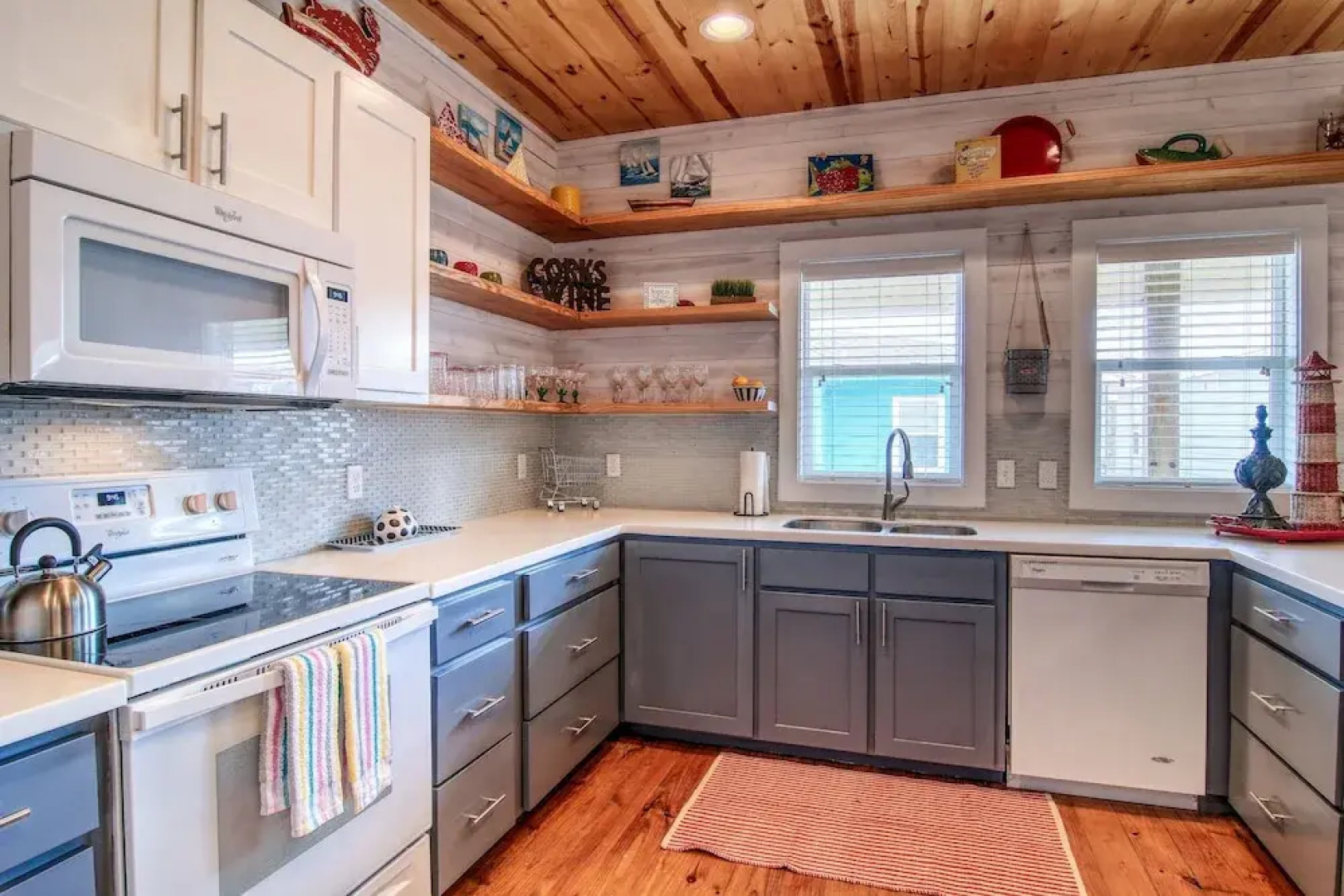 Beach Buzz 4 Bedrooms 3 Bathrooms Home