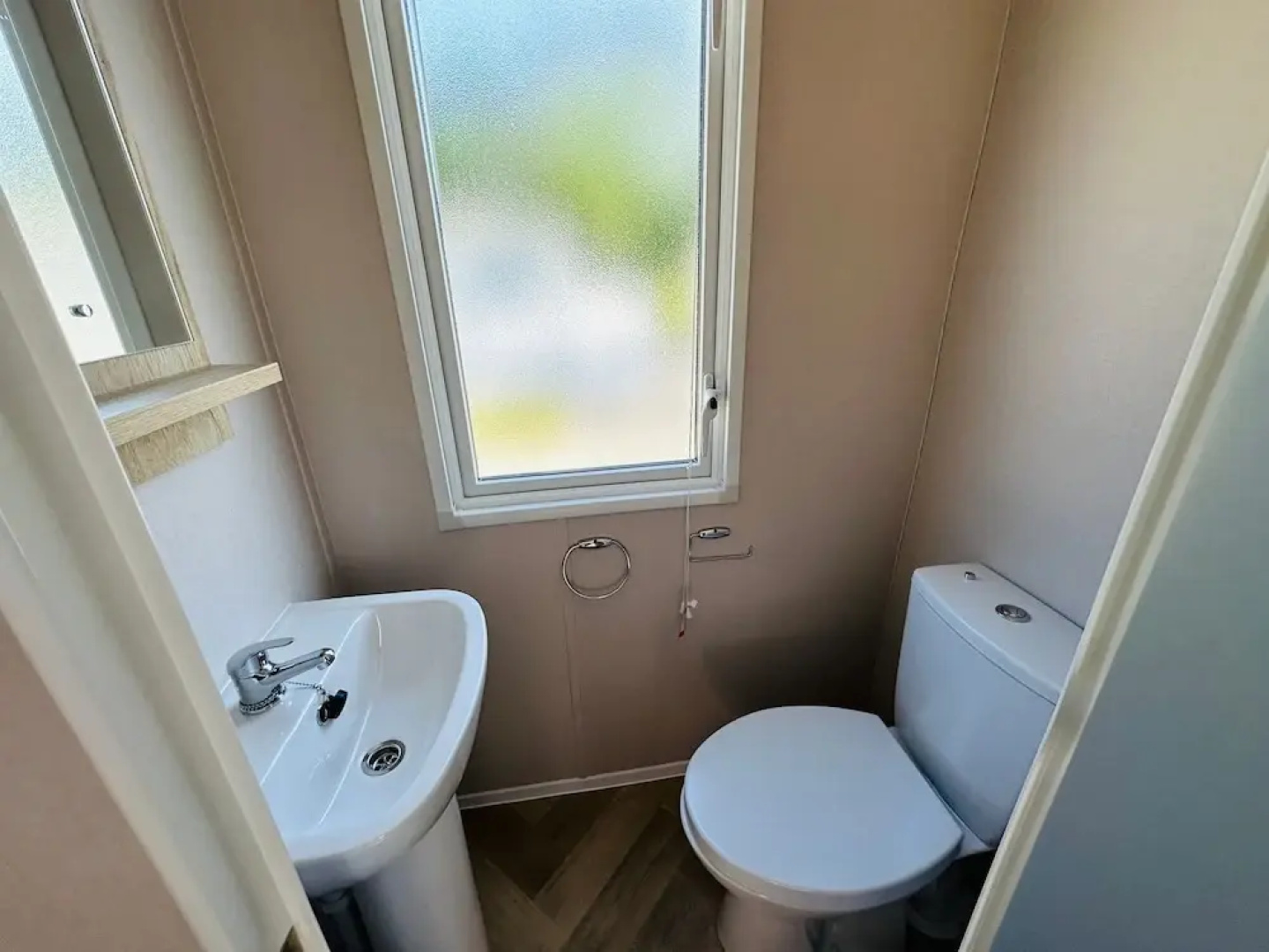 2 Bed Lodge Sleeps 6 - Holiday Park, Parking, Pets