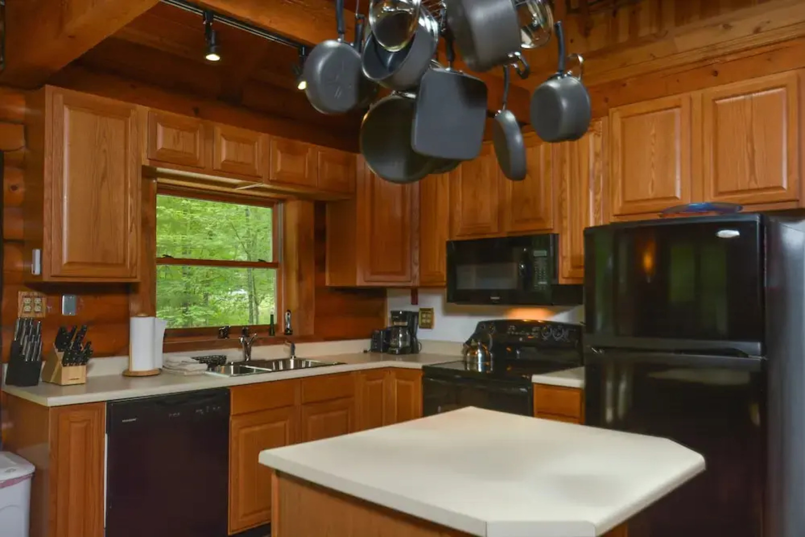 Four SKIsons 3 Bedroom House