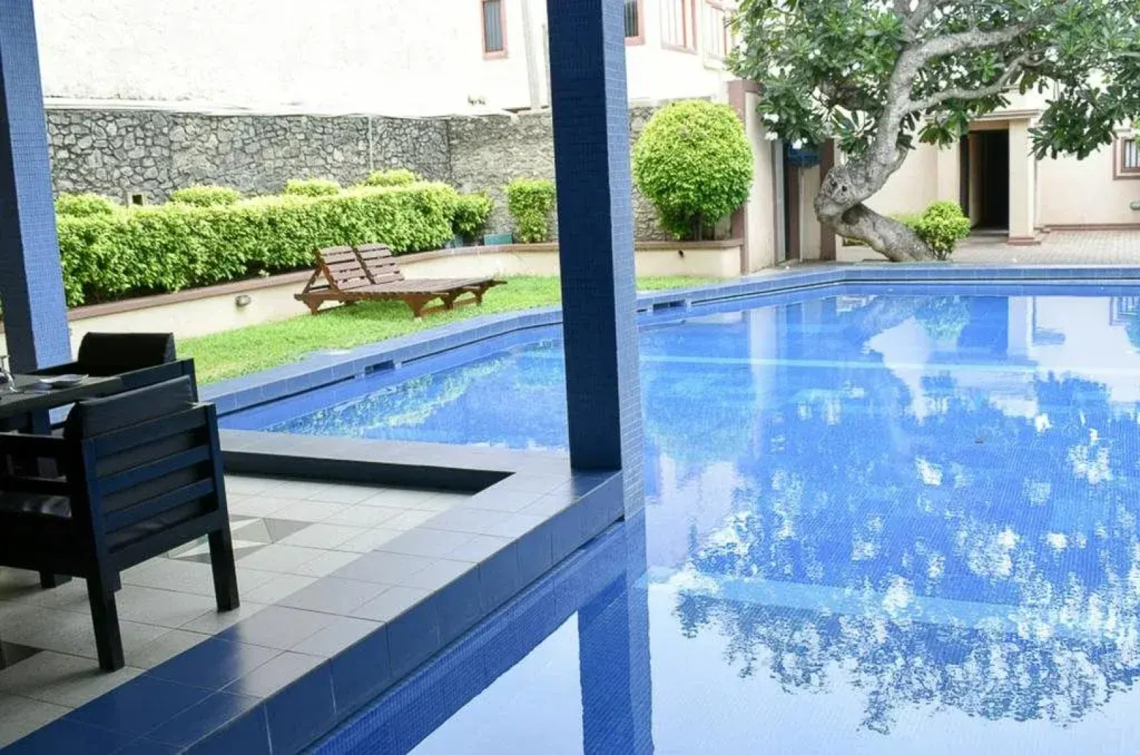 Yoho Holly Cross Avenue