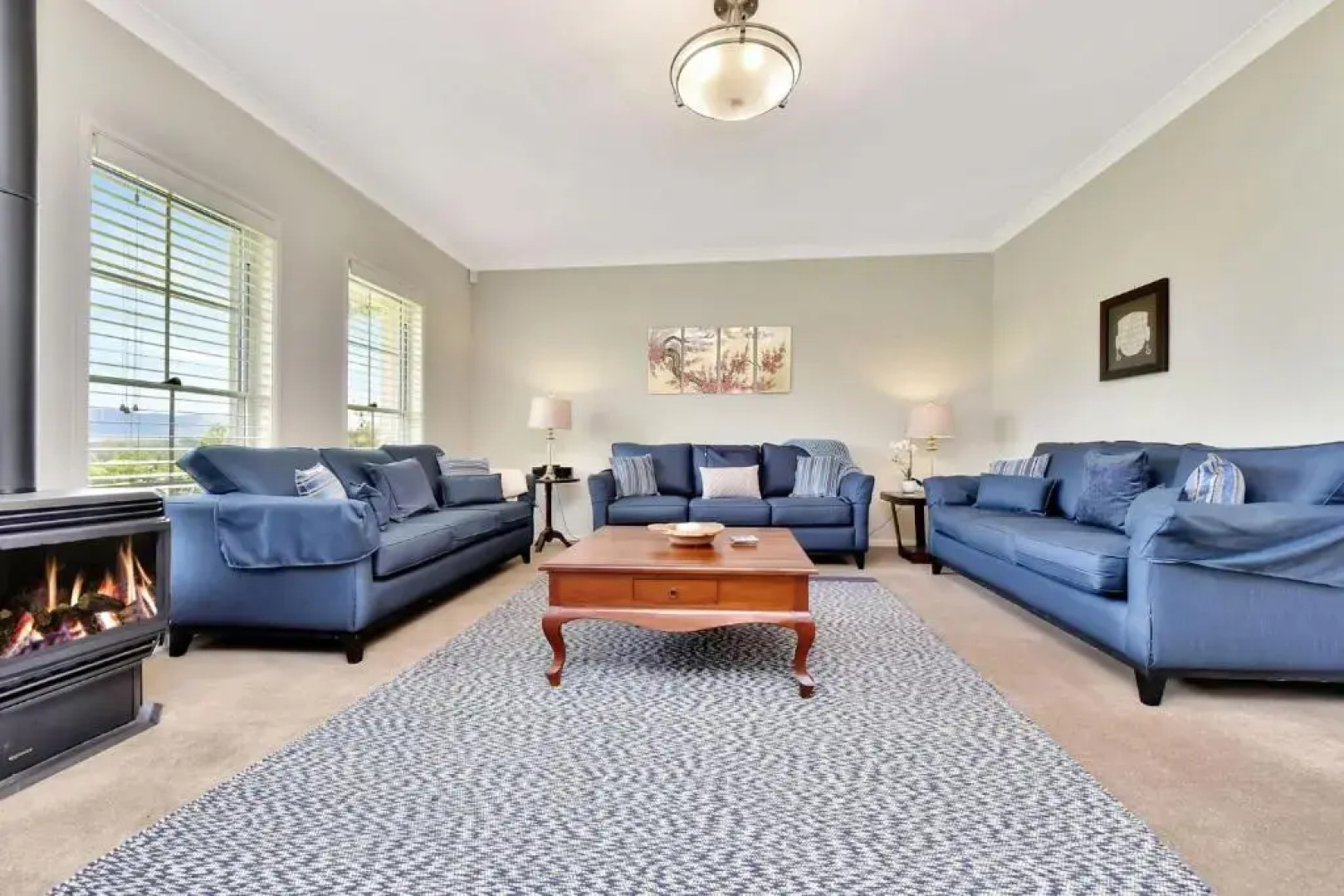 Silver Springs Estate 4br house + 6br house with Wifi, Pool. Fireplace, Views, Olives and Space