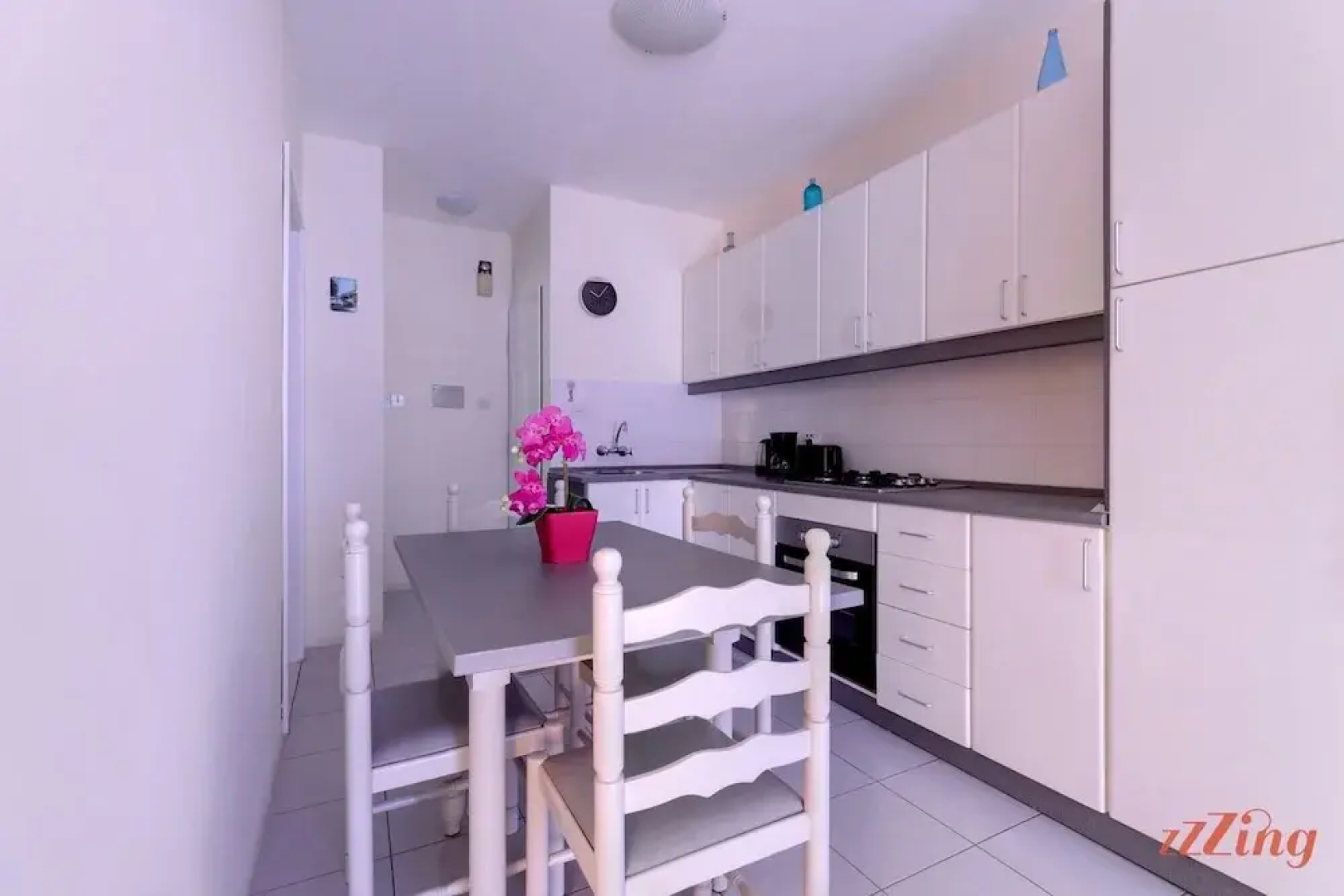 Seaside 2 Bedroom Apt w Side Sea Views - New