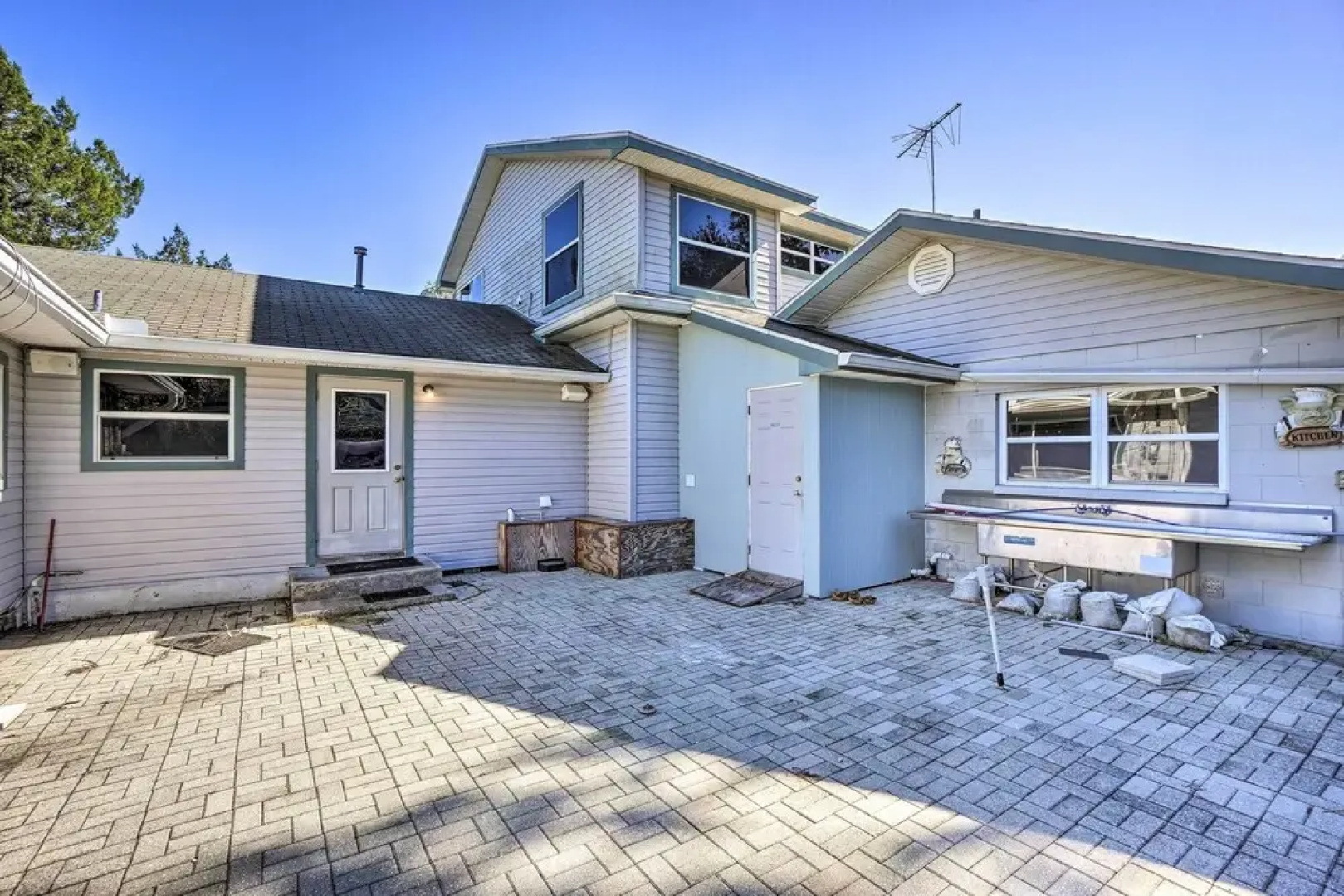 Charming Port Richey Retreat w/ Shared Dock