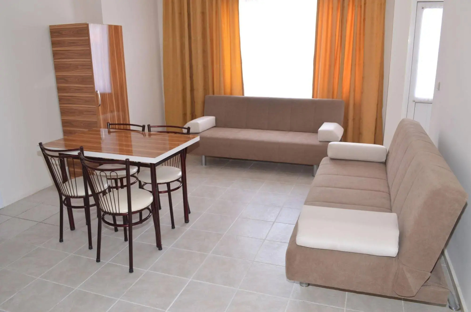 Isla Apartments