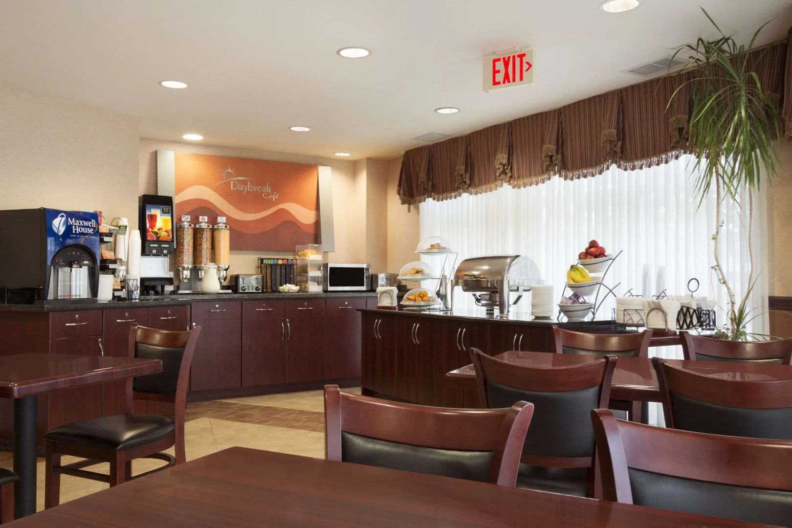 Days Inn & Suites by Wyndham Langley