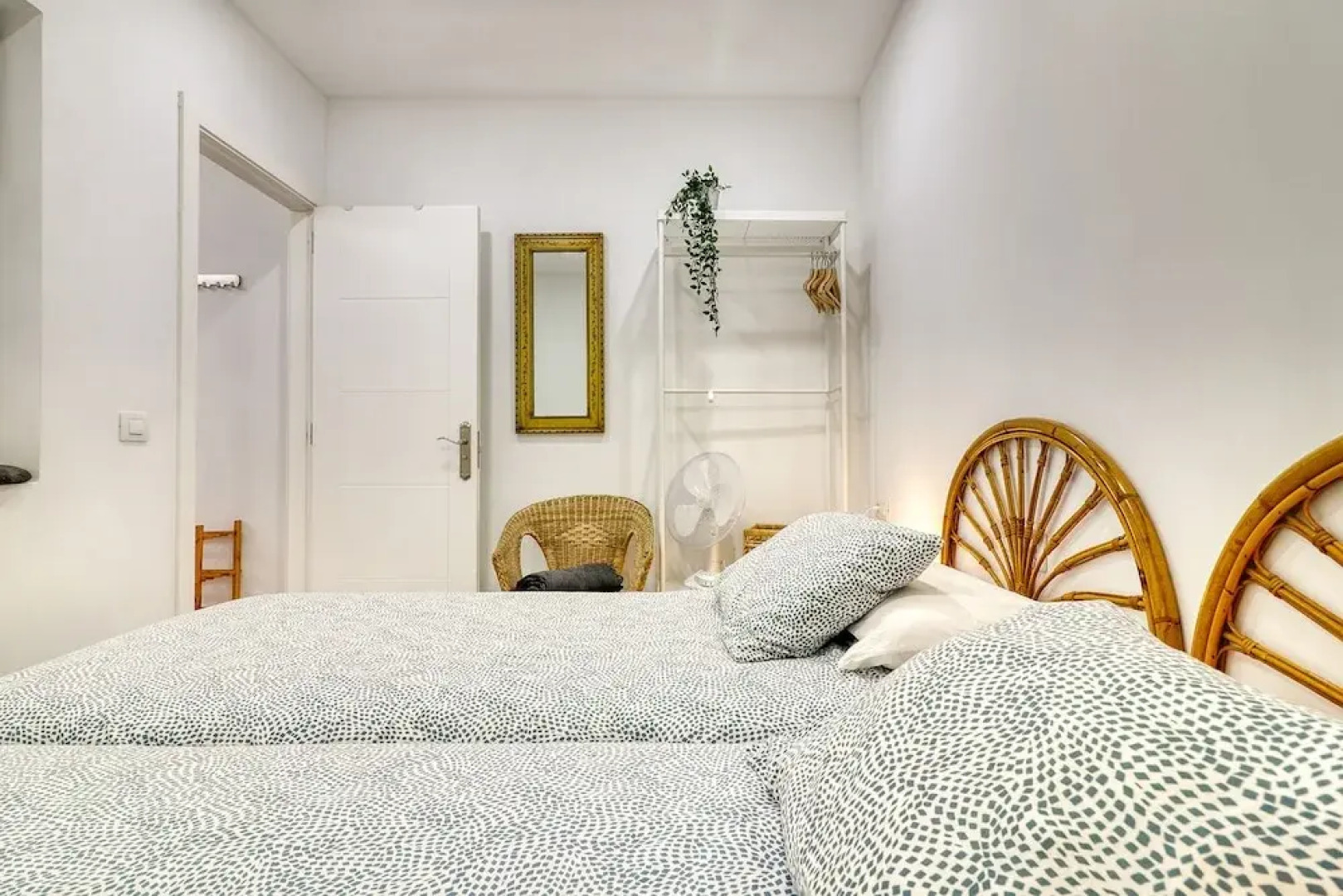 Spacious Terrace House w Ocean View 100m to the Beach