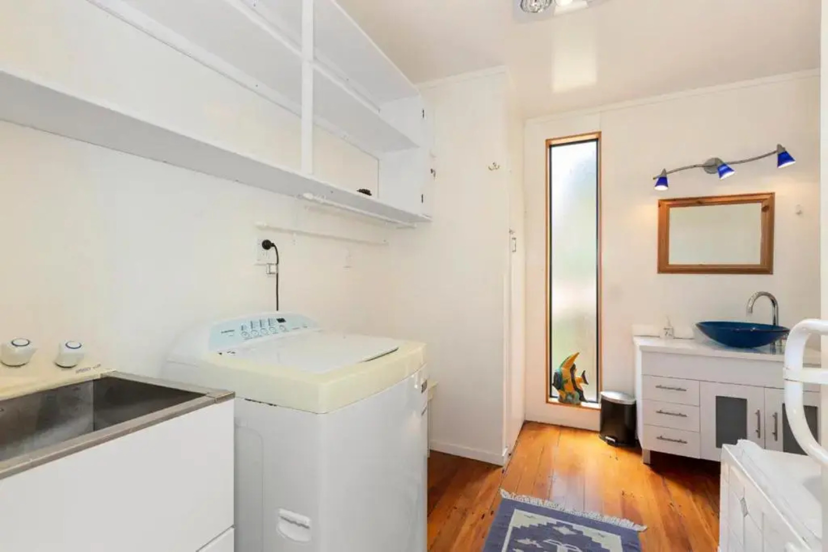 The Big Round Window - Raglan Holiday Home