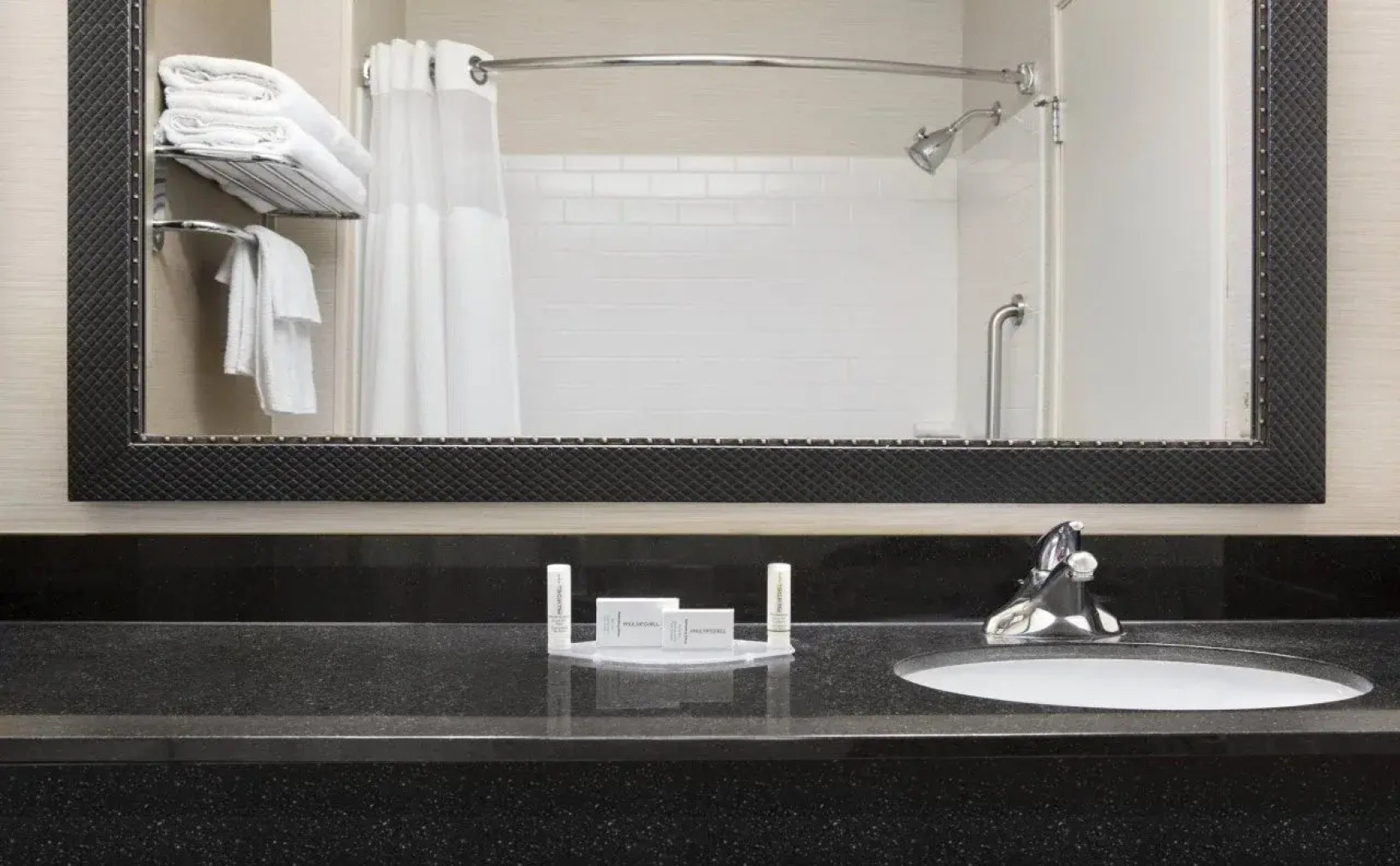 Dubuque Inn & Suites