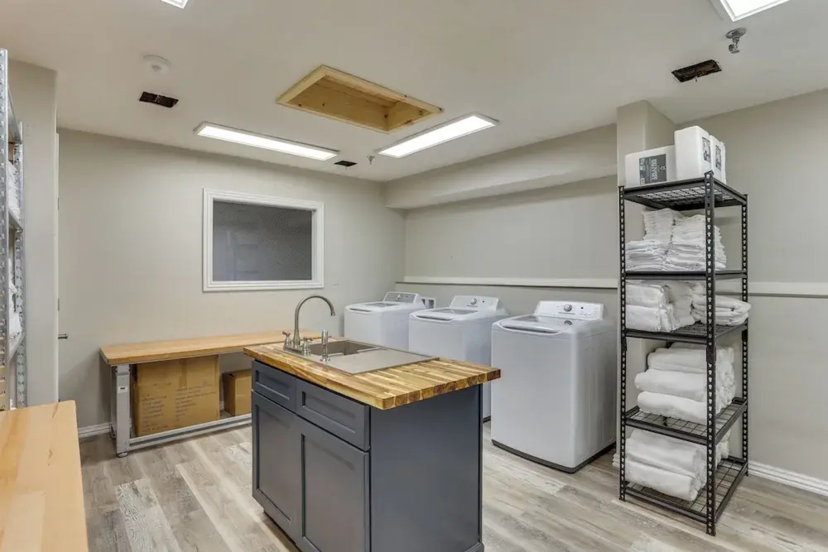 Golf, Shop, Tour & More: Oakland City Apartment