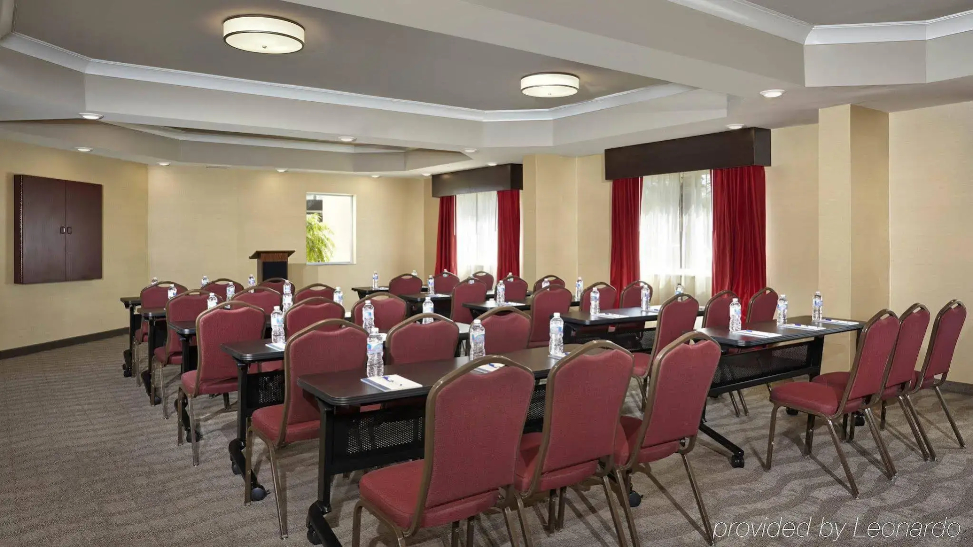 Holiday Inn Express Hotel Naples Downtown - 5th Avenue