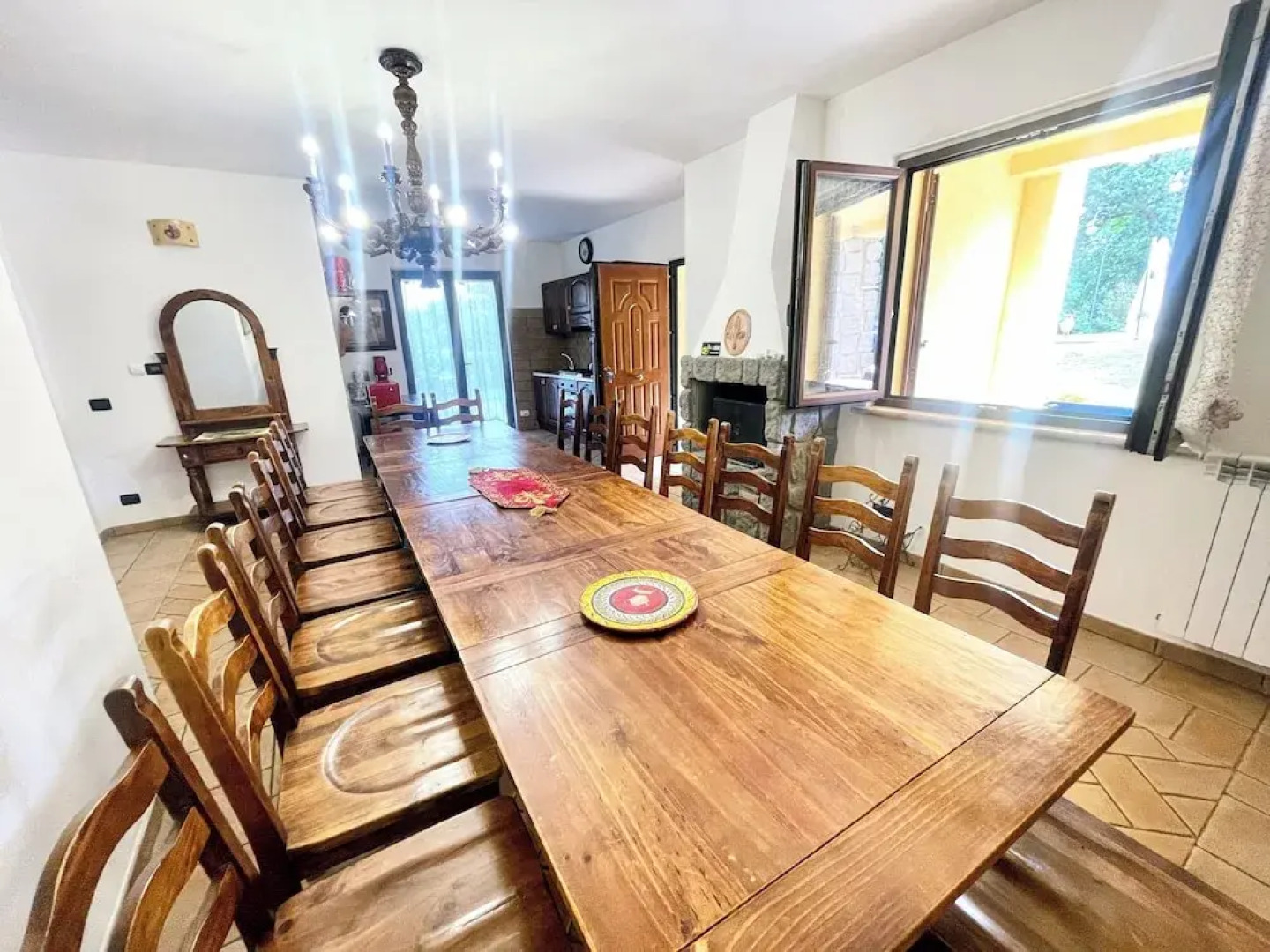 Charming Villa in Umbria - Sleeps 16 - Lake View - Pool, Jacuzzi and Events Room