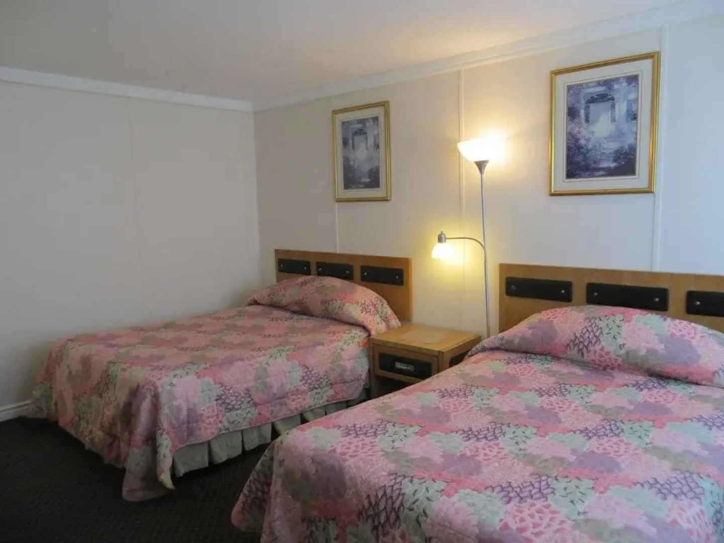 Peterboro Express Inn