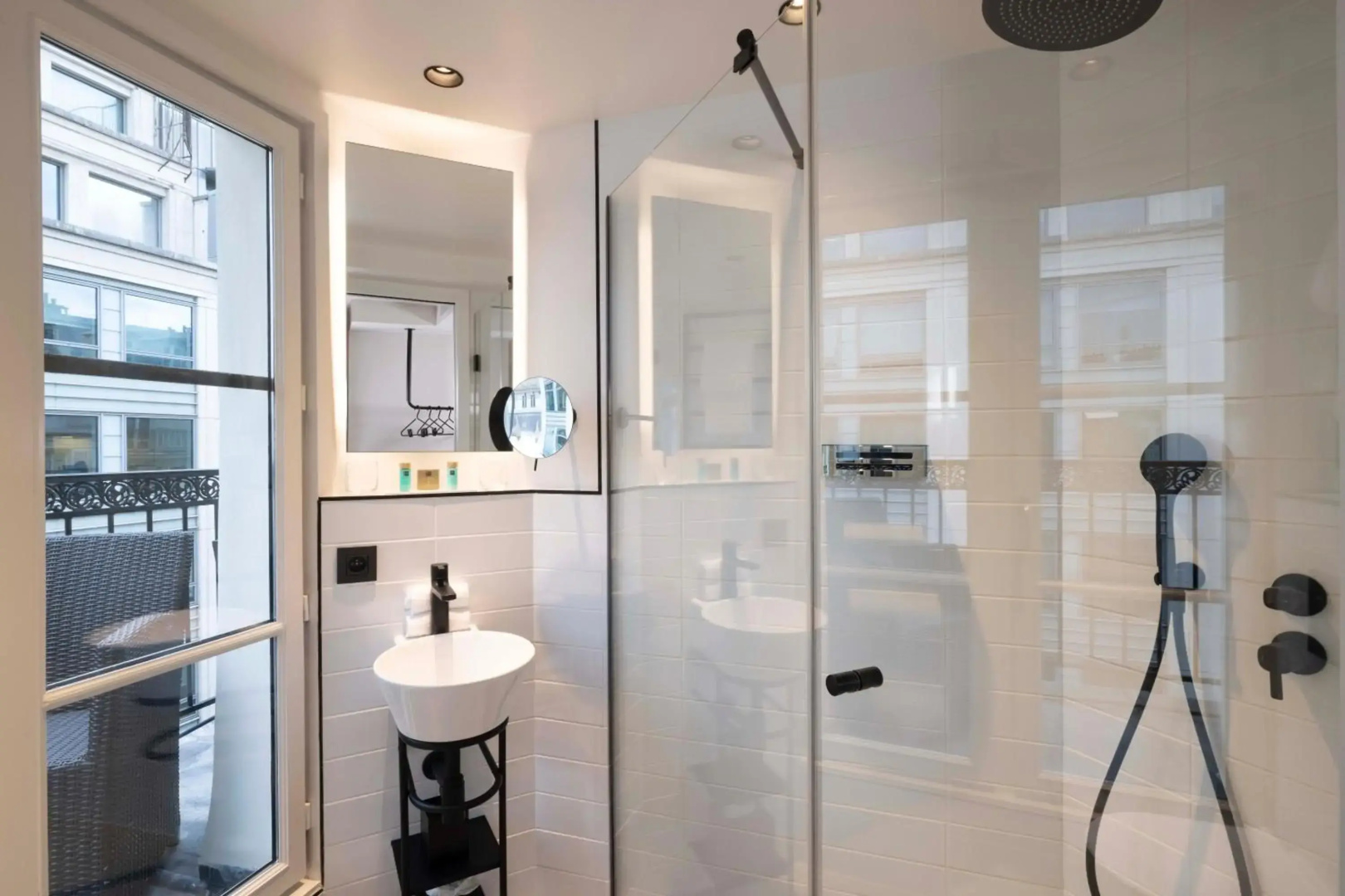 Le 12 Hotel