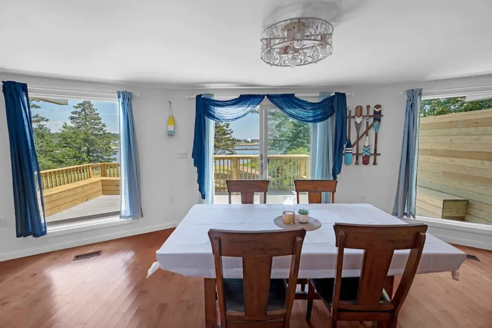 Waterfront Retreat With Stunning Views 3 Bedroom Home