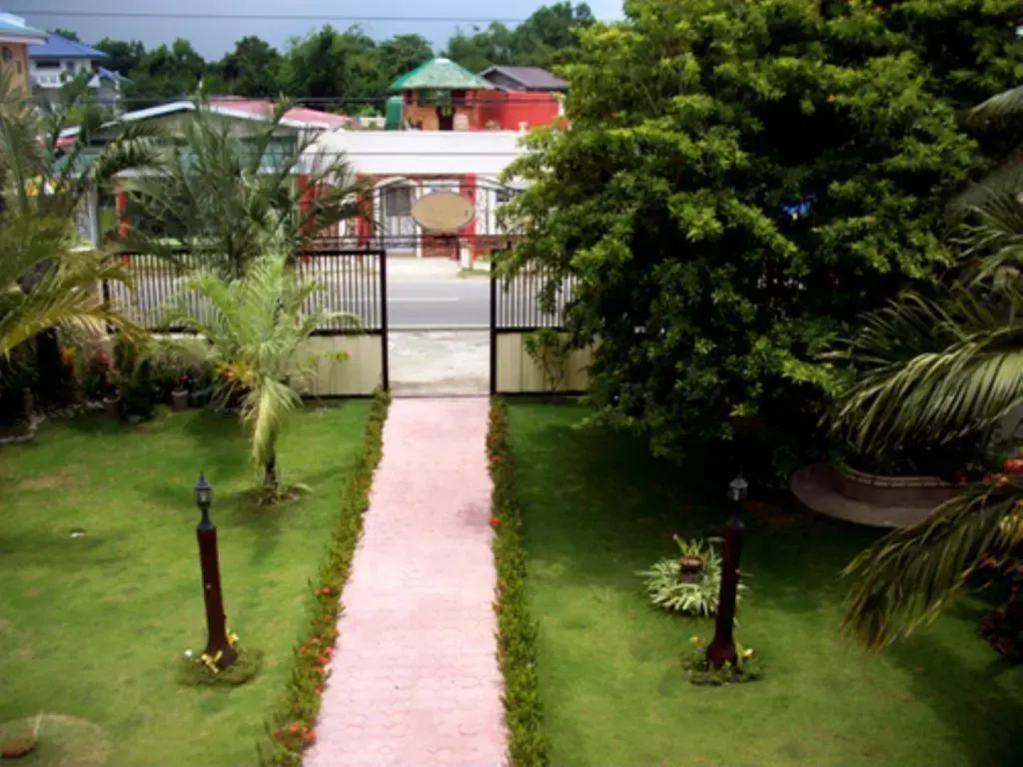 Nautilus Islands View Lodge