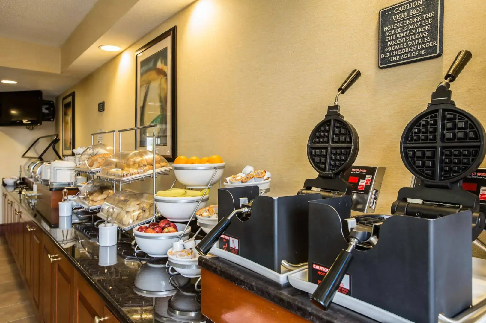 Comfort Suites Outlet Center