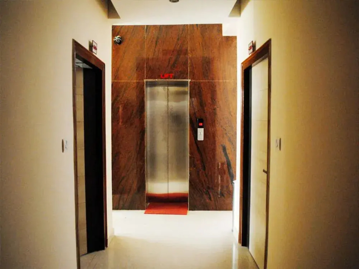 Deep Hotel & Restaurant