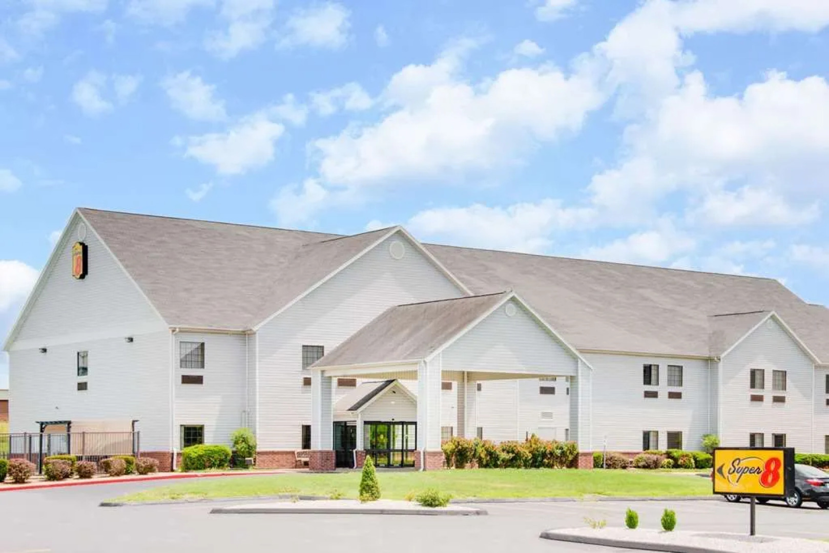 Super 8 Motel - Monett