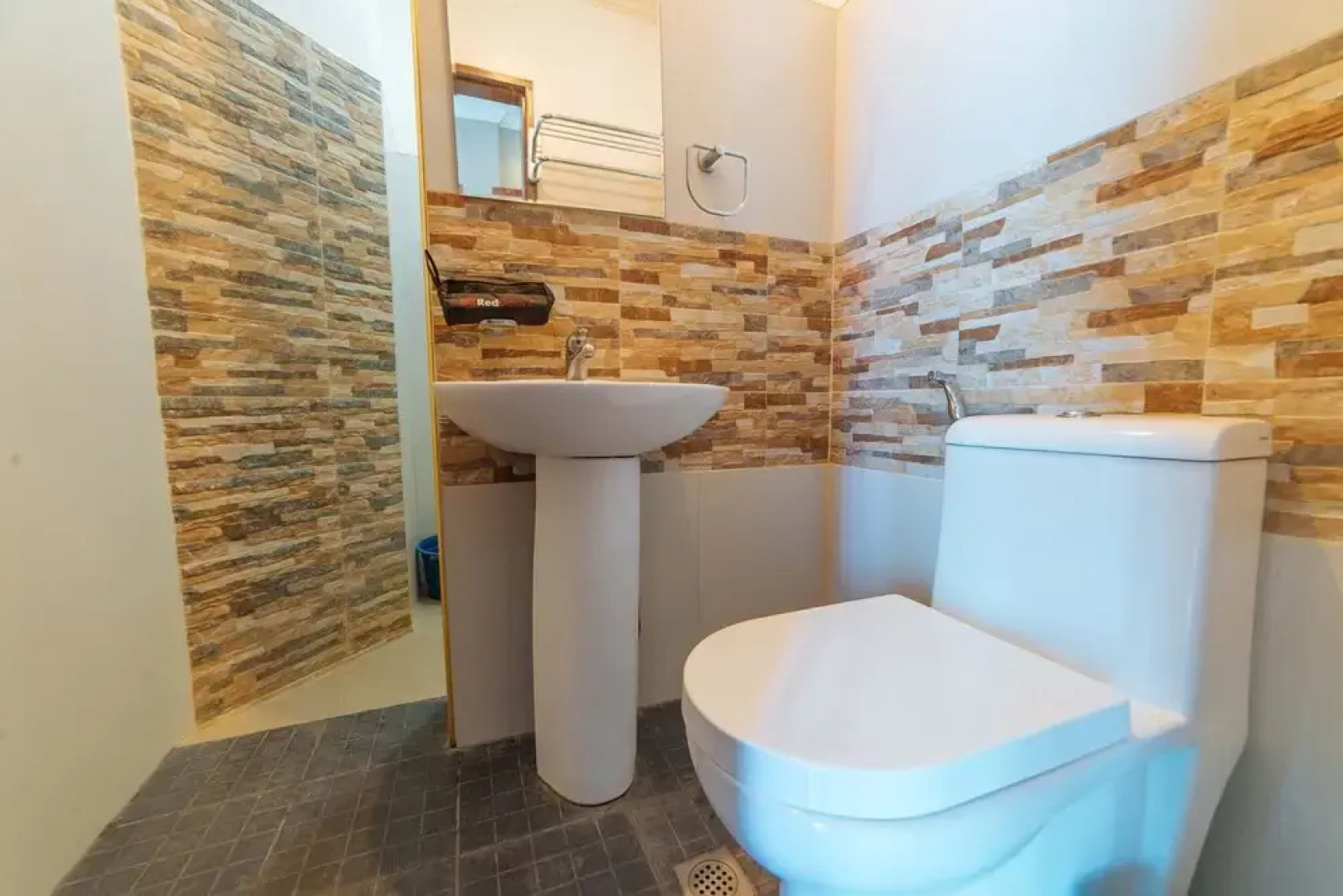 Jeonvill Travellers Inn by RedDoorz