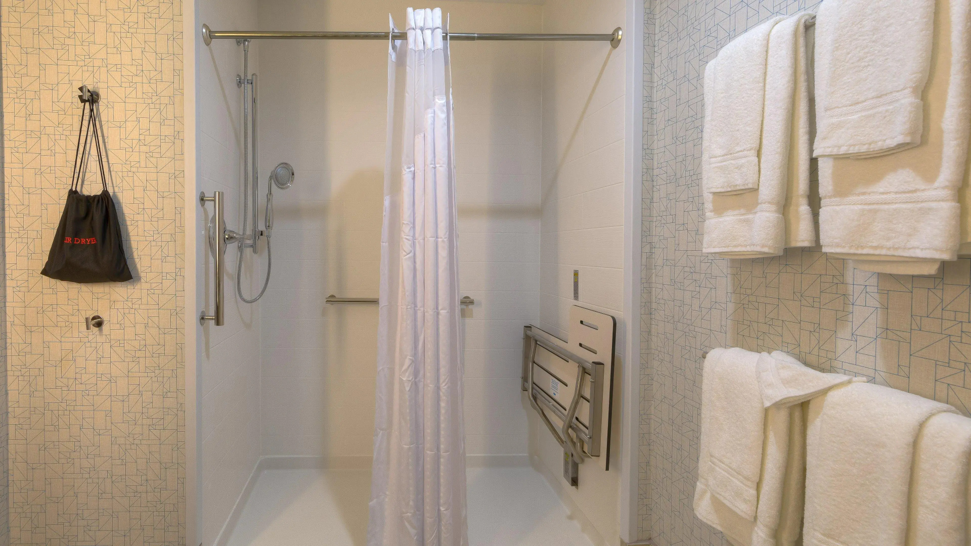 Holiday Inn Express & Suites Tulsa Midtown by IHG