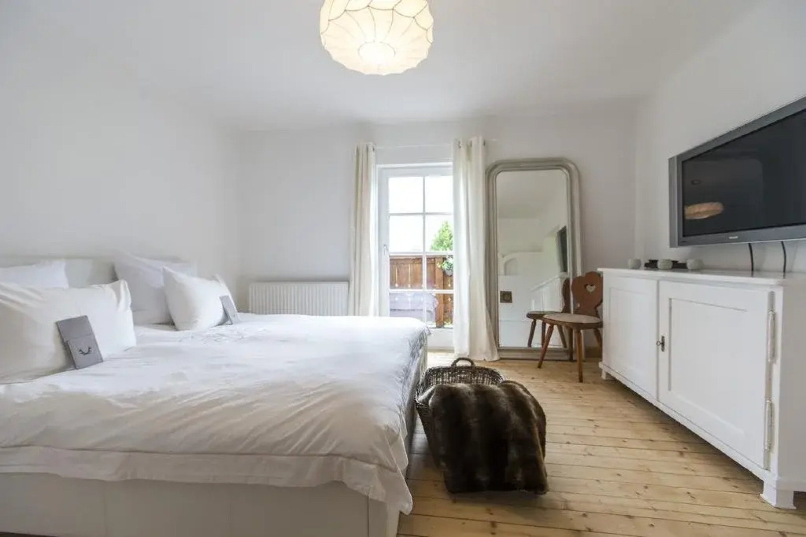 Holidaysun, Chalet Foresthouse, Detached Villa, 1000 qm garden, mountainview, whirlpool, BBQ&bikes&sunbeds for free