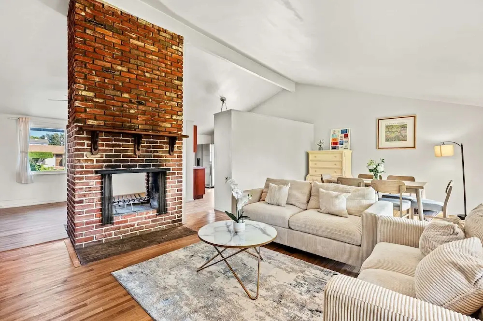 Perfect Family Home With Fireplace Spacious Yard