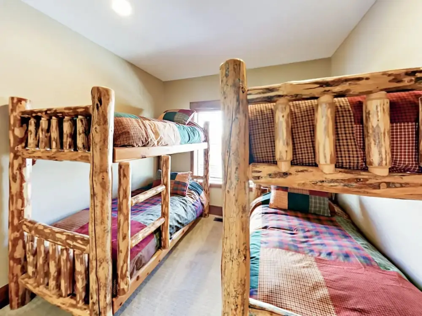 Well-Appointed Gem - 3 Br Townhouse