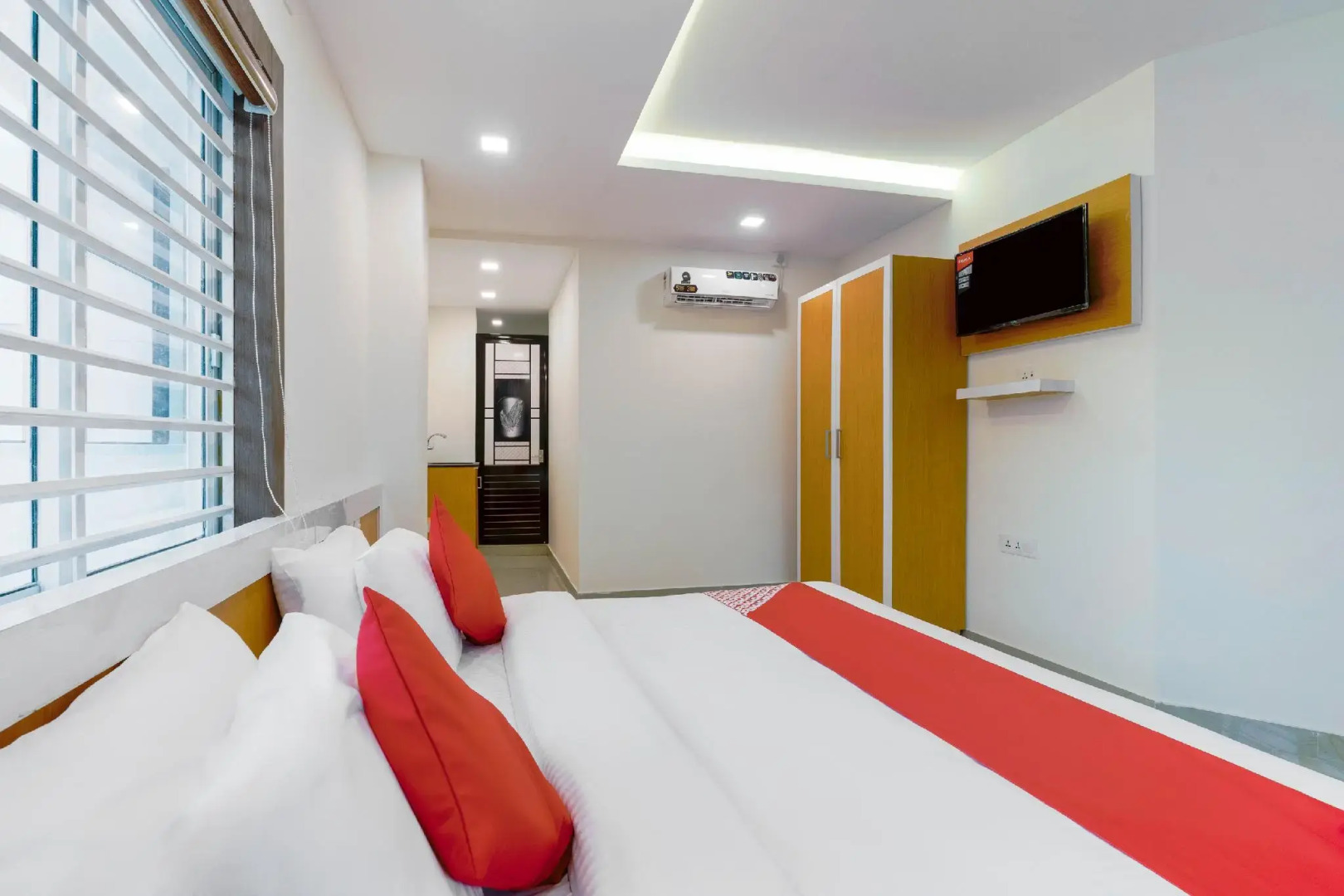 OYO 42688   Adora Hotel Fathima Palace