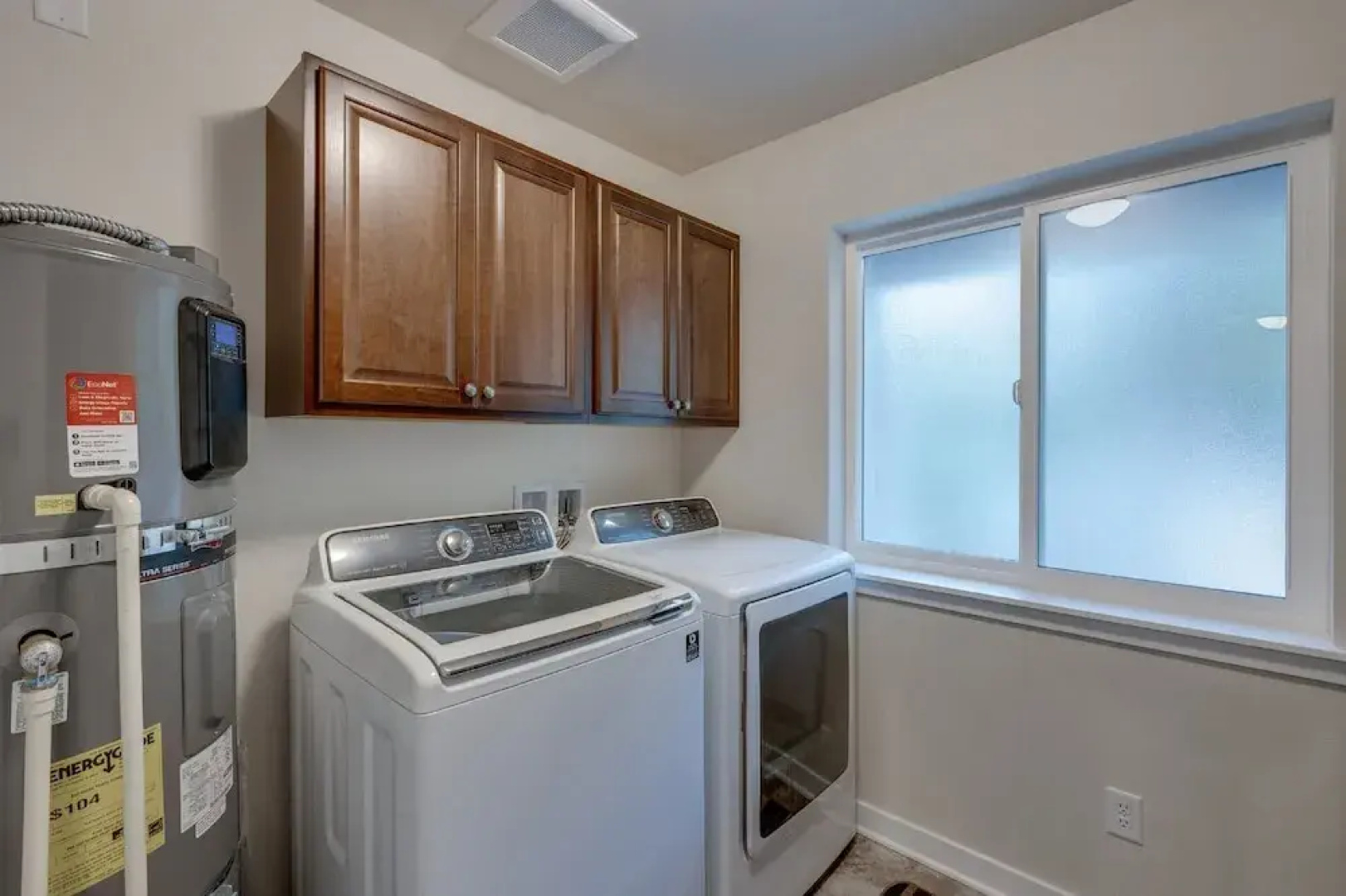 47MF - WiFi - Lakefront - Sleeps 6